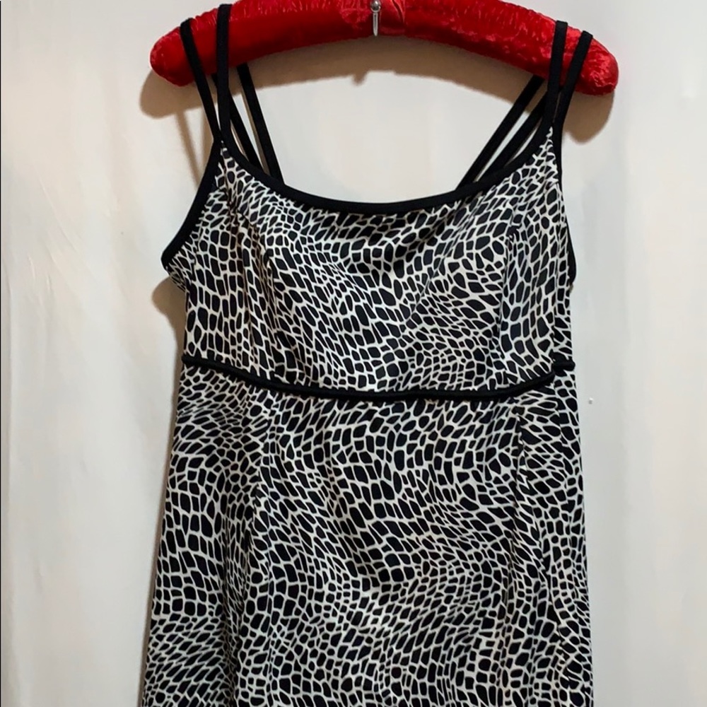 INCHES AWAY swim suit SZ 20W blk/wht skirt